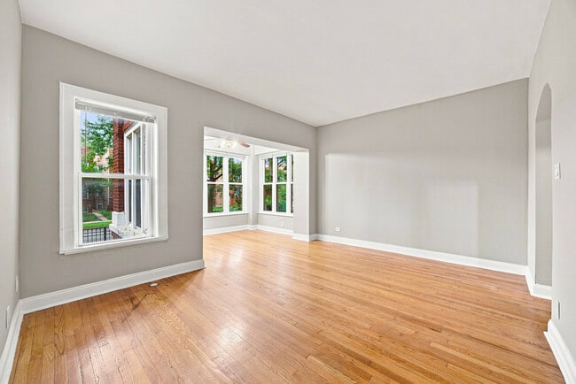 Building Photo - 4930 N Monticello Ave