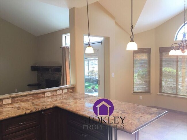 Building Photo - 158 Glenview Dr