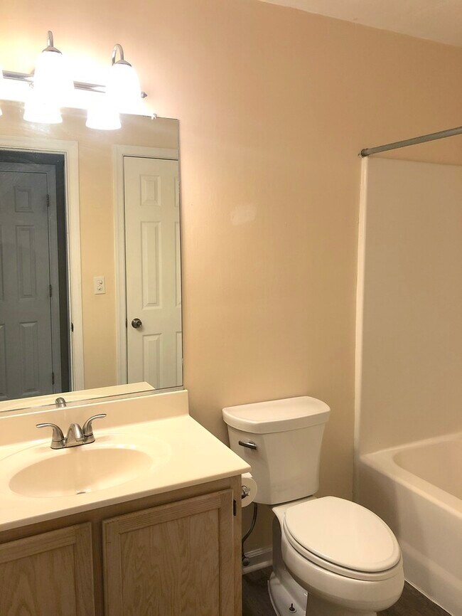 Building Photo - TOWN HOME W/ LOFT AND OPEN FLOOR PLAN FOR ...