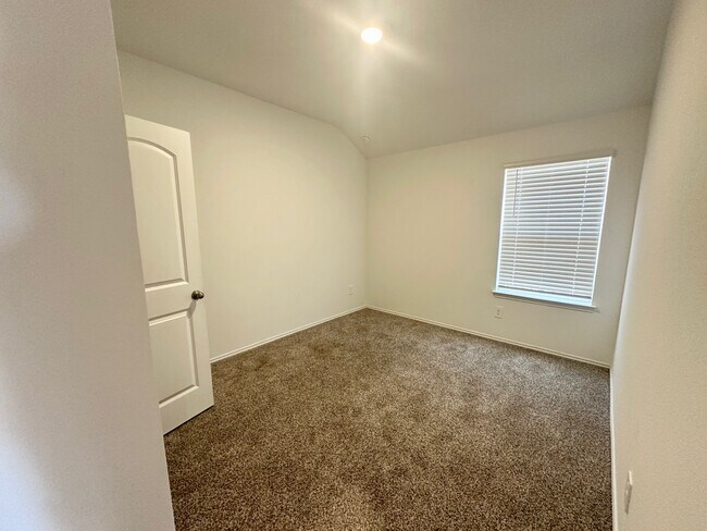 Building Photo - 4985 Almond Ter Dr