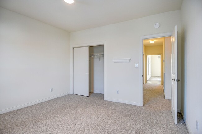 Building Photo - FOR RENT - NORFOLK!