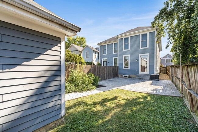 Building Photo - 975 N 6th St