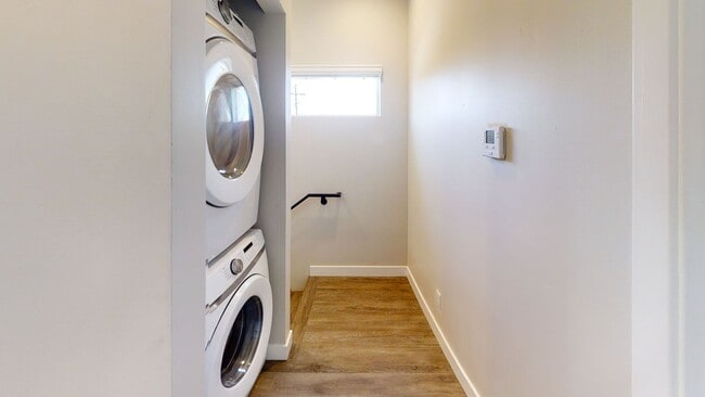 Building Photo - 4BD/2BA, Great Outdoor Space!