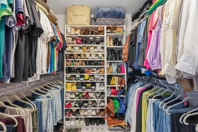 Building Photo - 13838 Fairway Island Dr