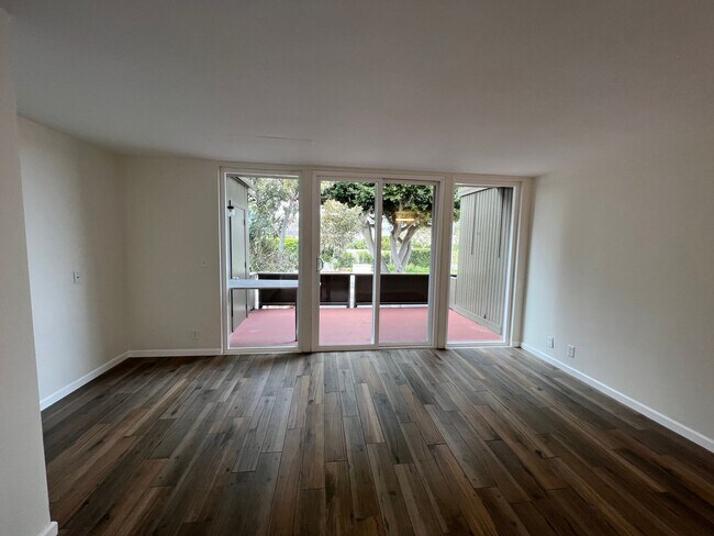 Building Photo - SHORECREST4112-4116