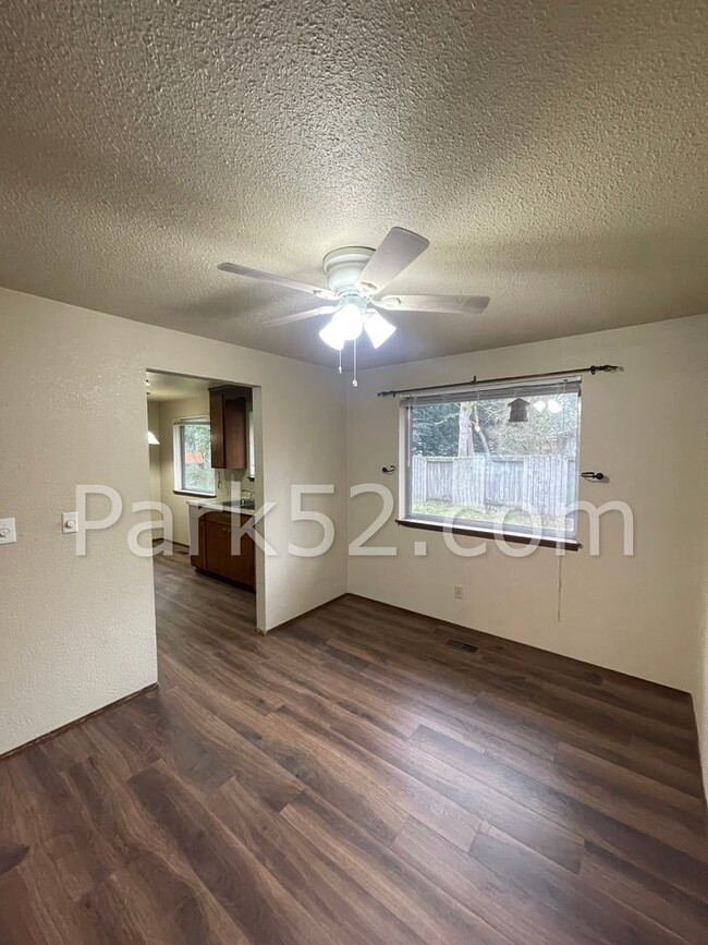 Building Photo - 3 Bedroom Rambler in Lakewood!