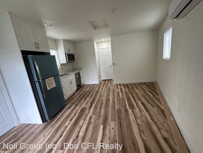 Building Photo - Studio, 1 bath House - 10315 1/4 San Vicen...