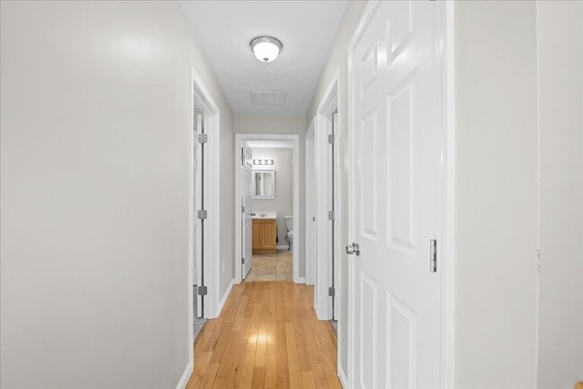 Building Photo - 16 Third St