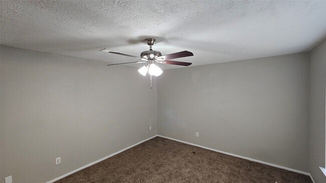 Building Photo - 18015 Autumn Hills Dr