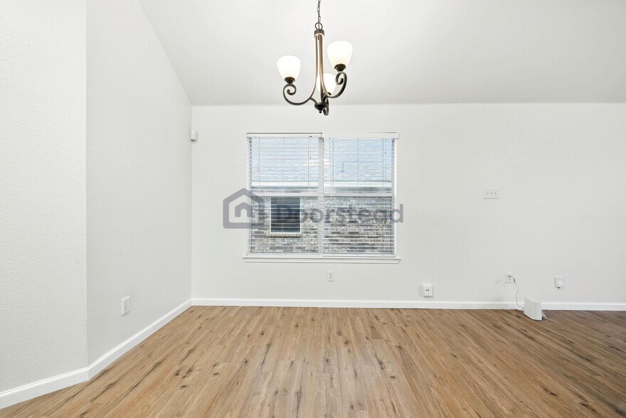 Building Photo - 523 Elk Run Dr