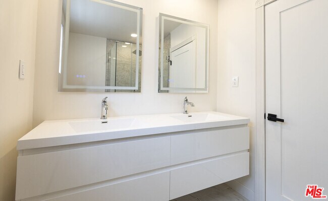 Building Photo - 14843 Morrison St