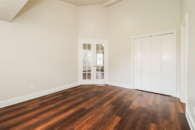 Building Photo - Spacious 4BR Home with Vaulted Ceilings, Fireplace & Large Backyard!