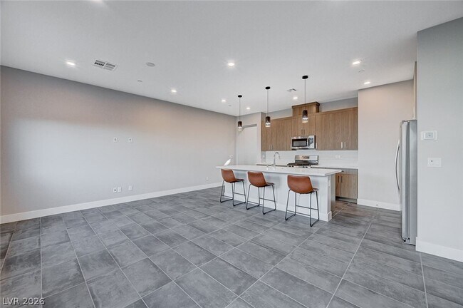 Building Photo - 2374 San Siro St