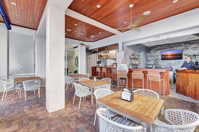 Building Photo - 975 NW Flagler Ave