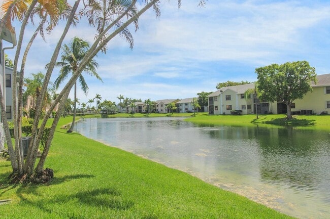 Building Photo - 960 N Franklin Ave