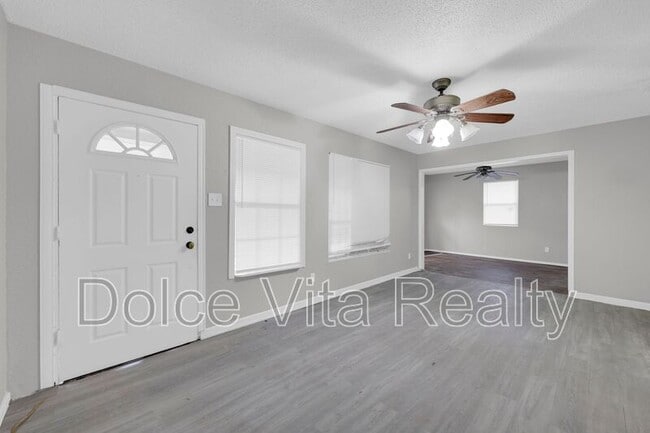 Building Photo - 4913 S 26th St