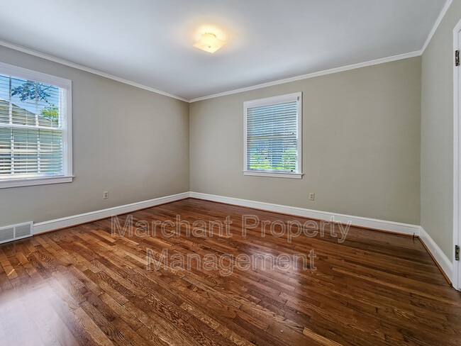 Building Photo - 121 Rockwood Dr