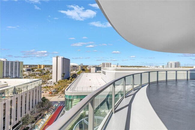 Building Photo - 400 Central Ave