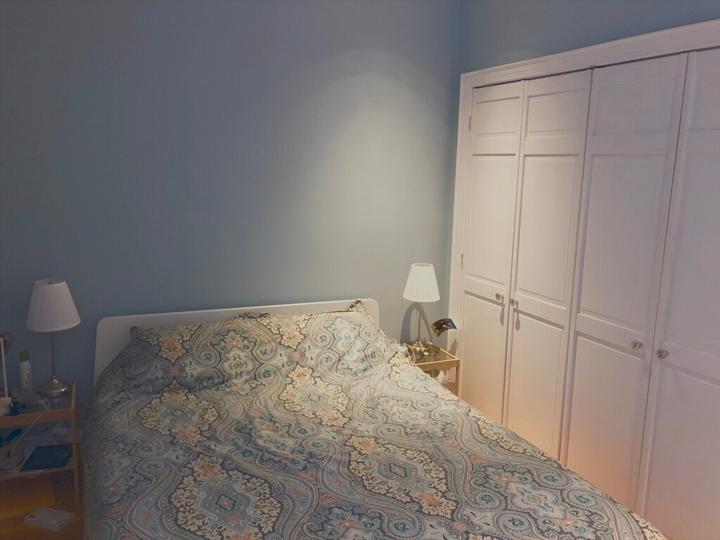 Building Photo - 11 Anderson St