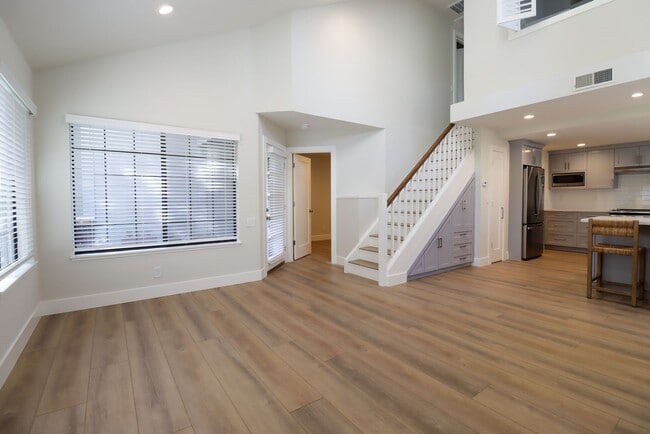 Building Photo - FULLY RENOVATED 3 BEDROOM, 2 BATHROOM TOWN...