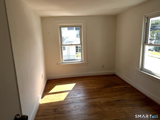 Building Photo - 97 Bissell St