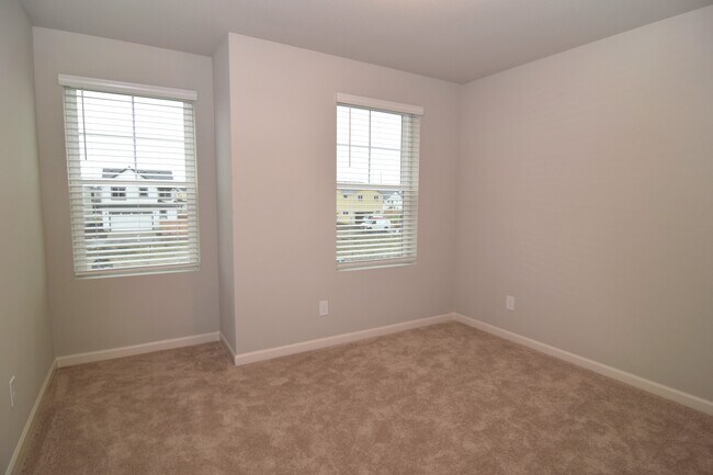 Building Photo - 8408 SE Quincy St