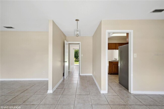 Building Photo - Well Kept Home in Madison Park - SUBLEASE