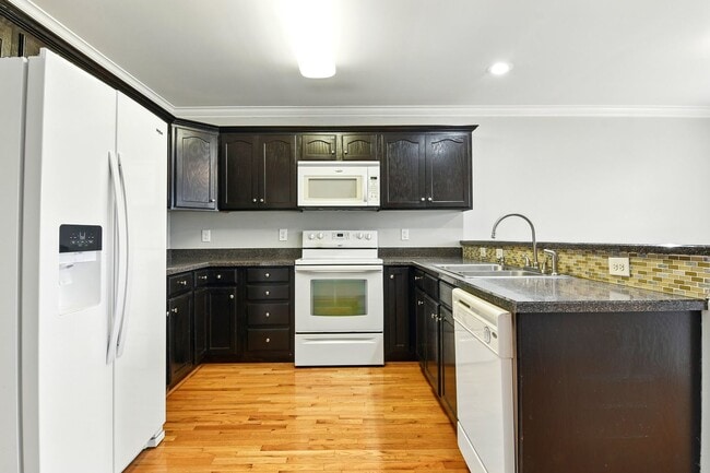 Building Photo - Charming 3BR Brick Home with Private Yard ...