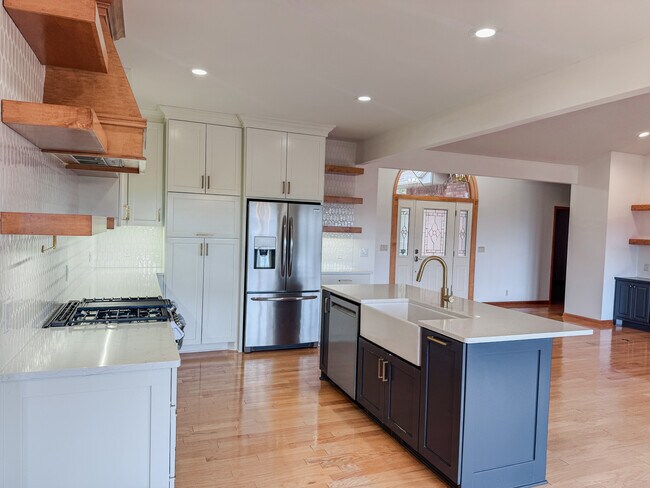 Building Photo - 27 Cadiz Ln