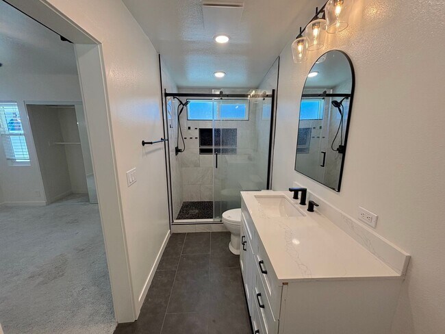 Building Photo - 4 Bedroom home located in beautiful La Habra neighborhood