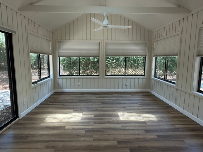 Building Photo - Stunning Remodeled One-Story Home - Port Royal Plantation