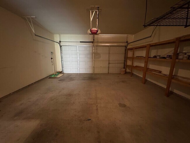 Building Photo - 217 Tepee Dr