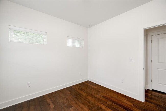 Building Photo - 3014 E 14th 1/2 St