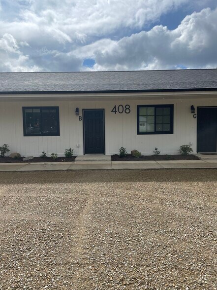 Building Photo - 408 Main St
