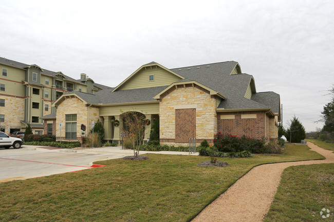 Building Photo - Creekside Villas Senior Village