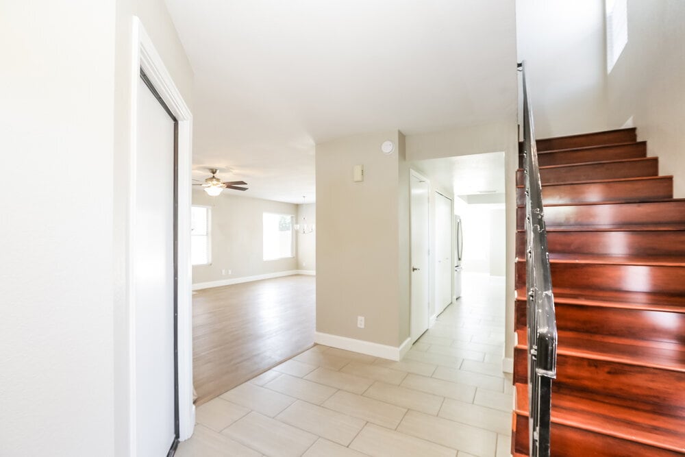 Building Photo - 7922 W Laurel Ln