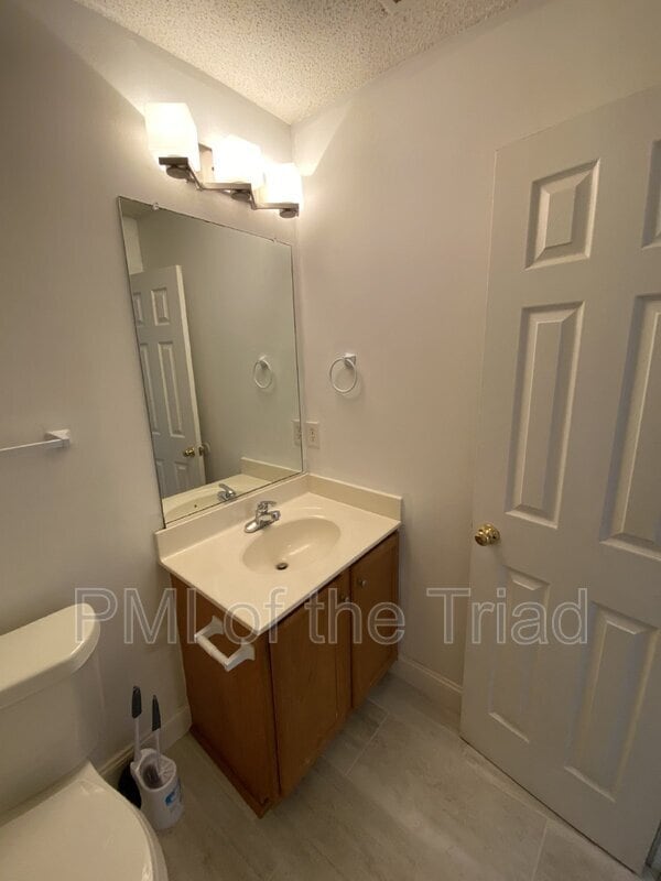 Building Photo - 202 Kinnley Ct