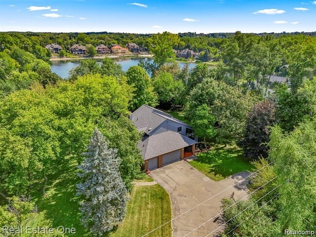 Building Photo - 18990 Beck Rd