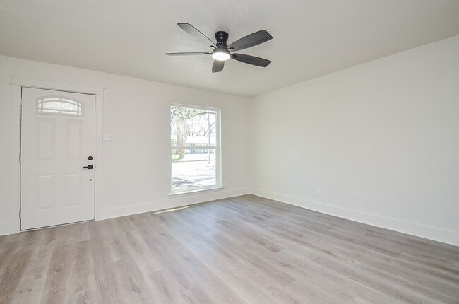 Building Photo - 4434 McCleester Dr