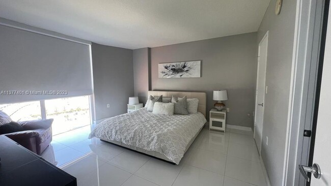 Building Photo - 150 Sunny Isles Blvd