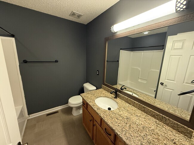 Building Photo - 1512 Barrywood Cir W