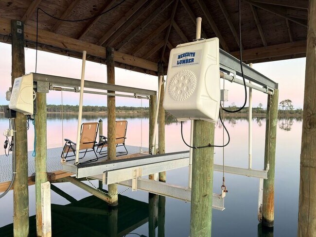 Building Photo - 2572 Gulf Breeze Ave