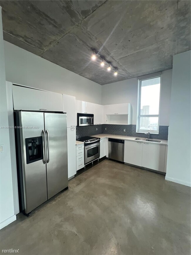 Building Photo - 2 br, 2 bath Condo - 234 NE 3rd St Ph LPH1