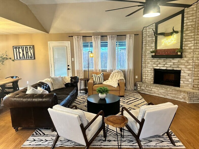 Building Photo - 2406 Strait Ln