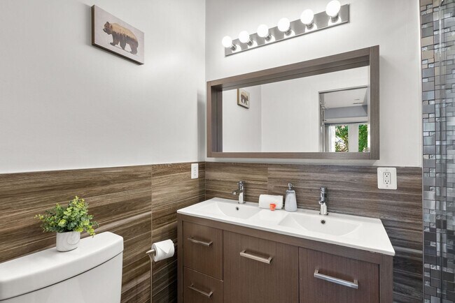 Building Photo - Stylish 2-Level Condo with Private Yard & Chef’s Kitchen Near Petworth Metro!