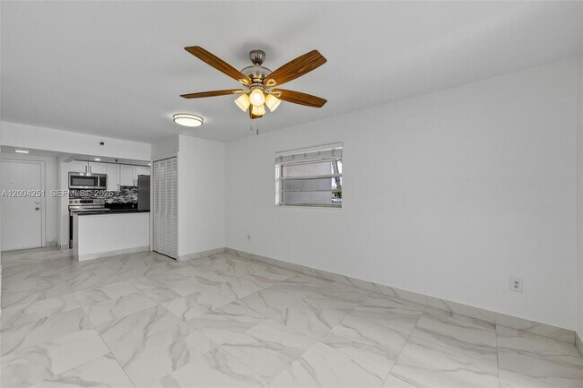 Building Photo - 140 NW 14th Ave