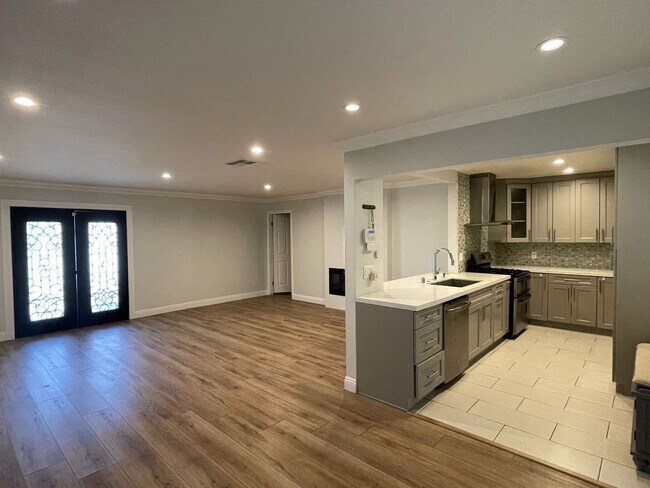Building Photo - Luxurious Retreat: Stylish 3 Bed, 3 Bath Home in Granada Hills