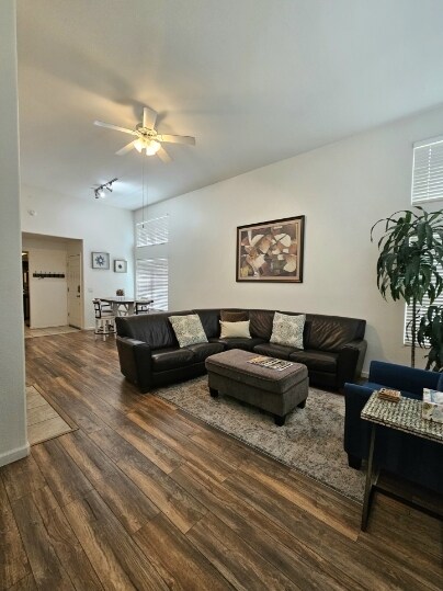 Building Photo - 5855 N Kolb Rd