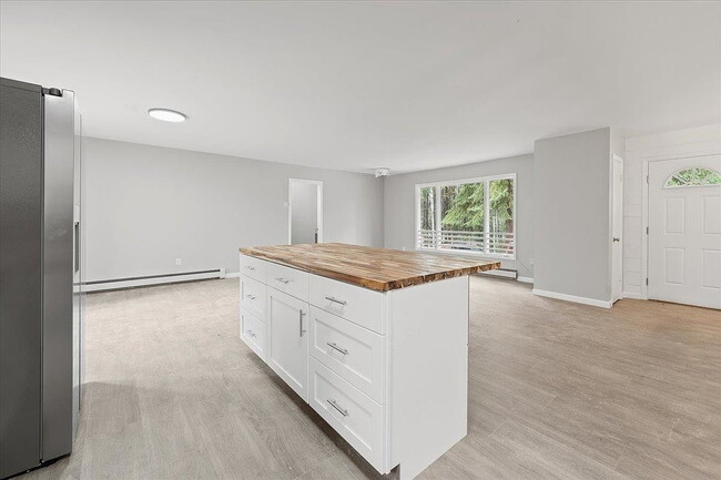 Building Photo - Single Family Home For Rent