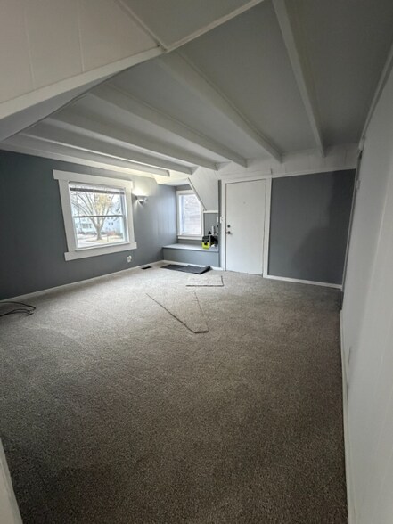 Building Photo - 1100 Lincoln Ave NW